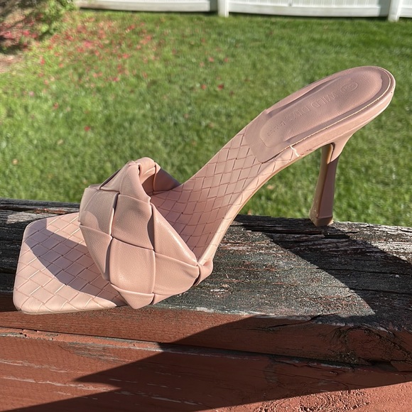 Woven sandals - Picture 2 of 8